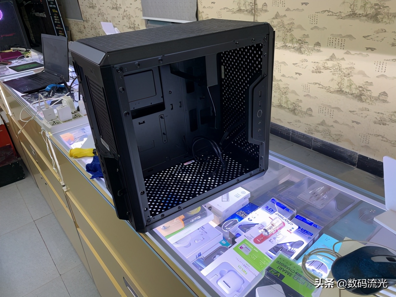 玩游戏显卡与CPU温度六七十度正常吗？大学生瞎折腾：换机箱