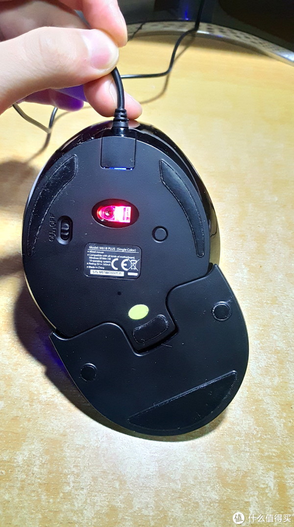 2个按钮左边的是灯光右边的是调整DPI