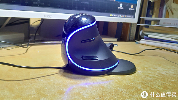 IT数码 篇一：DELUX 多彩 M618Plus 立式人体工程学鼠标到底值不值得买？个人使用与心得