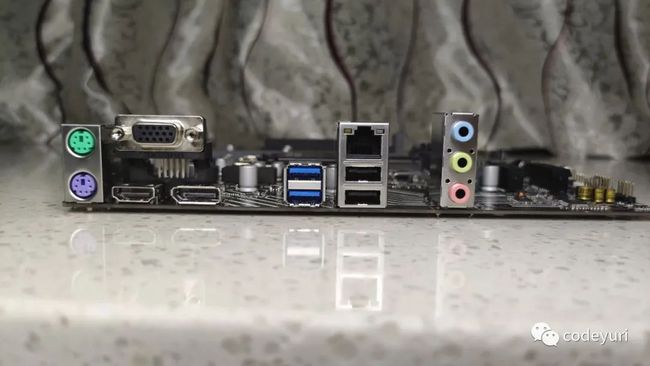 主板显卡温度多少正常_什么主板可以装3个交火显卡?_主板可以上任何显卡吗