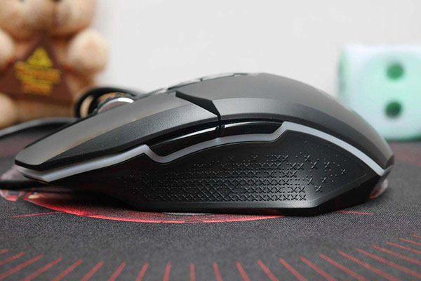 优尔达牧马人鼠标宏