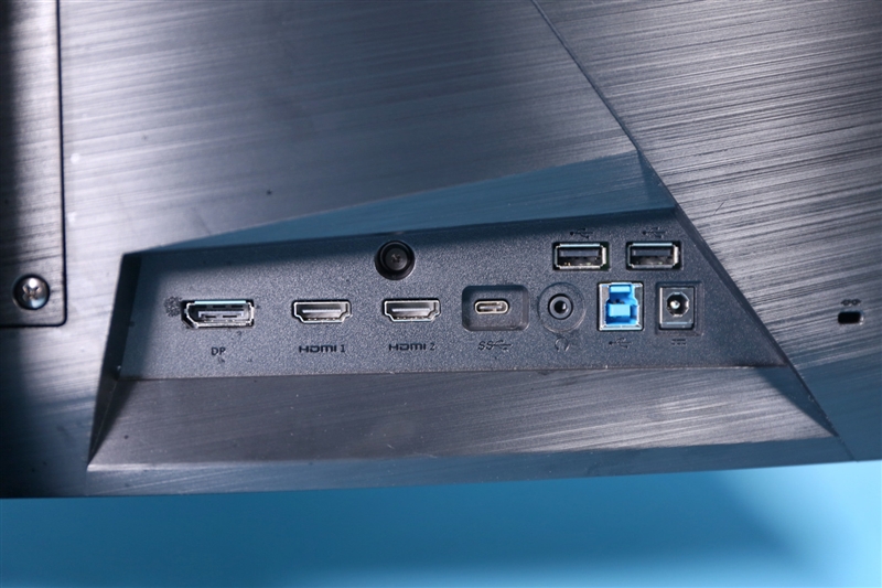 32寸165Hz曲面大屏游戏神器！微星 MAG322CQR显示器评测：C口加持更方便