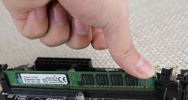 开机键盘灯不亮 显示器不亮_电脑开机显示器黄灯键盘灯不亮_电脑能开机显示器不亮