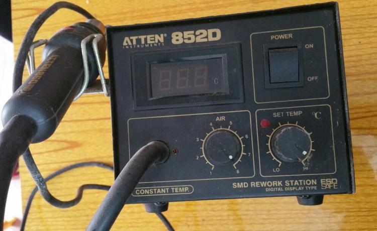 电脑关机后显示器闪烁_台式电脑关机状态下闪烁黑白兰红色的屏幕怎么回事_电脑重装后显示不出桌面