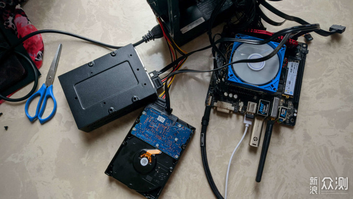 我居然亲手修好了一块咔咔响无法读取的硬盘_新浪众测