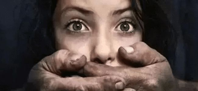 三星32寸4k曲面屏怎么样_32寸4k曲面显示器_32寸4k曲面显示器