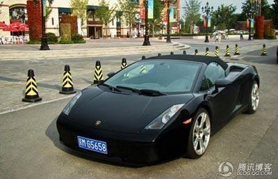 怎么把U盘插在车上放歌