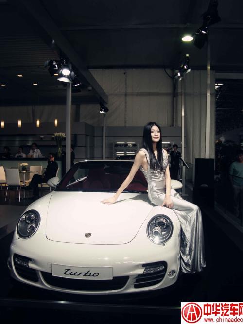 新卡罗拉可以用U盘放歌吗？如何操作？