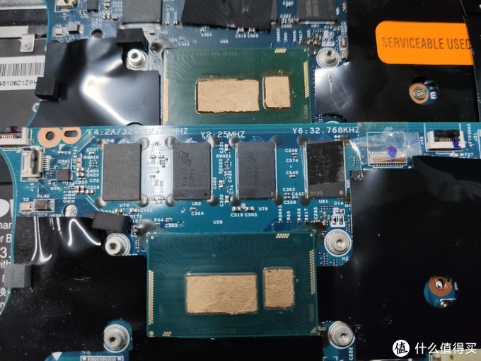 刚刚硅脂挤多了，赶紧给旧主板也雨露均沾下，尽量薄一些。实测比原来降低了2℃，不上图了。以后试下高级的硅脂