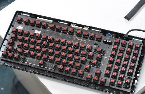 机械键盘键帽全部拆掉之后