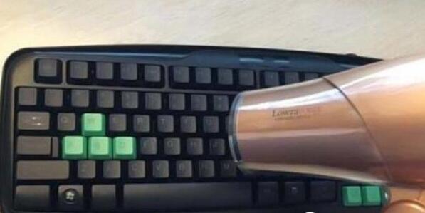 清洗键盘方法二：风机吹