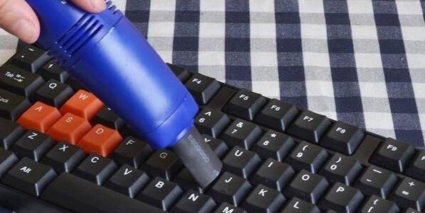 方法三：用吸尘器吸