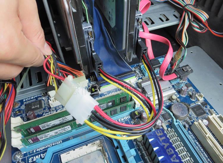 硬盘安装 硬件图解_机械硬盘怎么安装图解_固态硬盘怎么安装图解