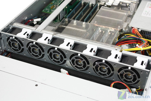 硬盘安装 硬件图解_机械硬盘怎么安装图解_固态硬盘怎么安装图解