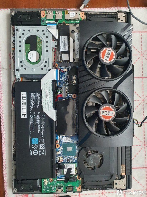 电脑屏幕下方闪烁_电脑开机屏幕闪烁_电脑屏幕闪烁