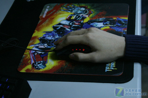 只为Wow! Razer那伽梵蛇熔岩之心首测 