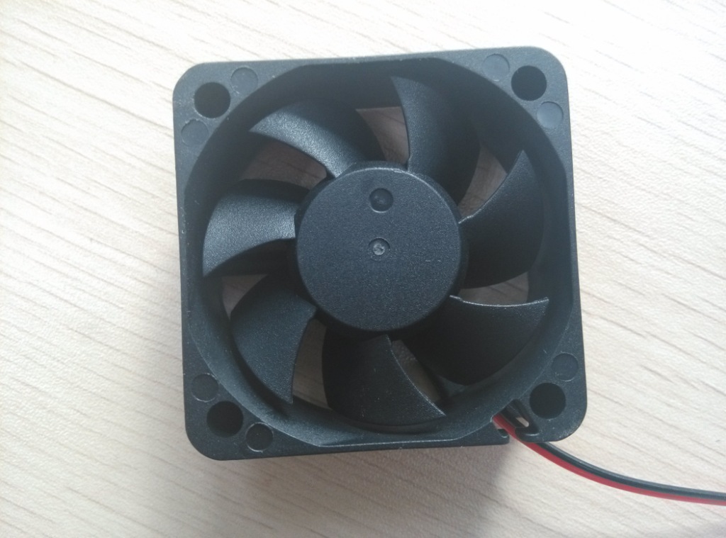 电脑cpu风扇很响_mac电脑风扇响_电脑cpu风扇滋滋响