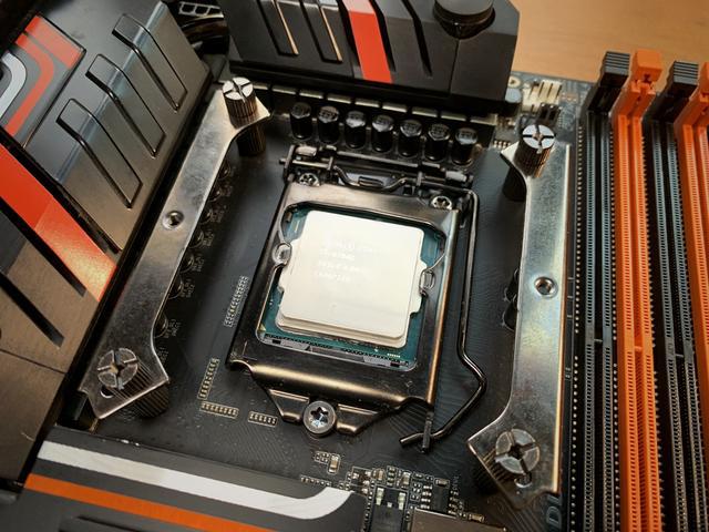 cpu散热风扇酷冷至尊怎么更换_笔记本cpu风扇散热叶片怎样取下_机箱风扇声音大怎样确定是cpu风扇还是显卡风扇