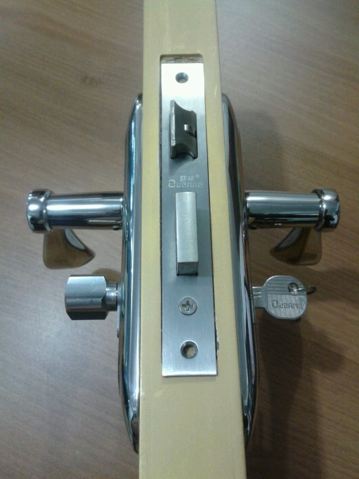 防盗门插u盘_手持喊话器插u盘_三星台式电脑u盘插哪里