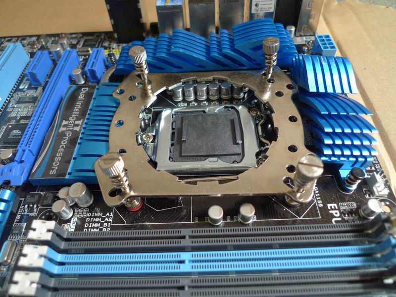 铁cpu背板会短路主板吗_主板 短路保护_主板短路的原因