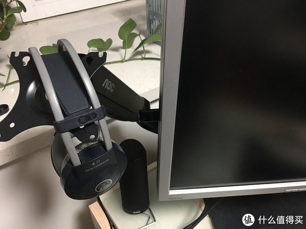 AOC不仅做显示器，还有99元的显示器支架—SBX03显示器支架开箱及简单使用