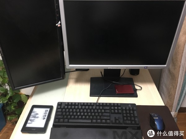 AOC不仅做显示器，还有99元的显示器支架—SBX03显示器支架开箱及简单使用