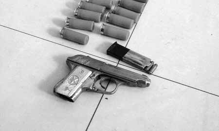 为什么过服装店门会响_u盘插上响一声没反应_u盘过安检门会响吗