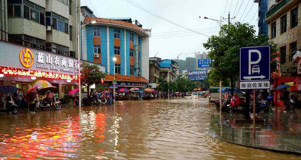南方迎入汛来最大范围暴雨 多地挑战极值