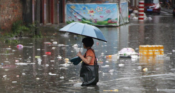 南方入汛来最大范围暴雨发威 今日最强