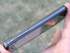 摩托罗拉 XT928 黑色 侧面图