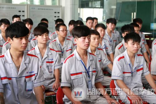 成都万通汽修学校_万通学校怎么样_湖南万通汽修